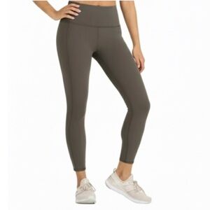Vuori “Studio Pocket” 7/8 Legging In Oregano Extra Small Excellent Condition!